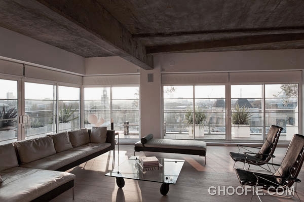 Bright Living Room Loft Design with Concrete Ceiling