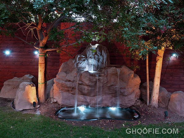 Modern Home Design with Beautiful Outdoor Garden