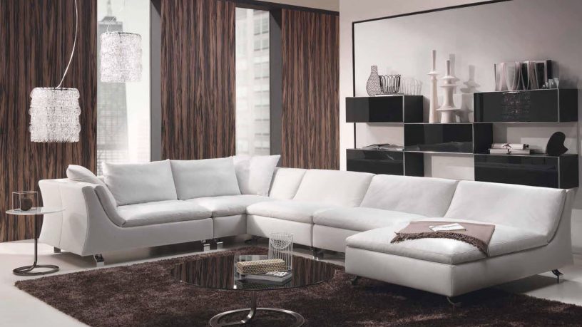 Awesome Living-Room with Crystal Lamp