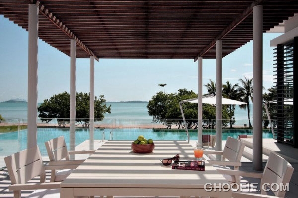 Luxurious Phuket Home Design with Charming Outdoor Dining Area
