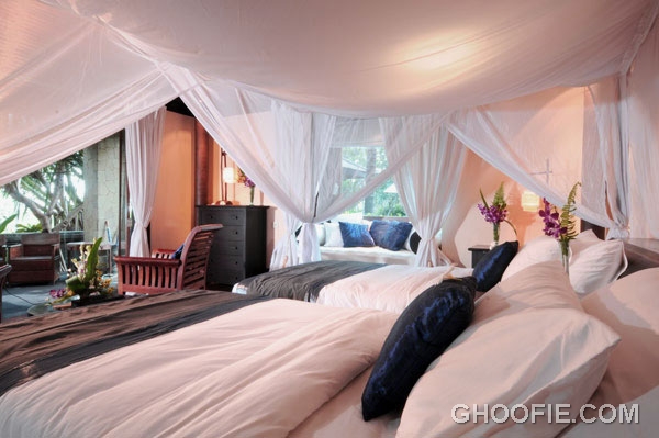 Charming Bedroom Villa Design Ideas with Double Bed