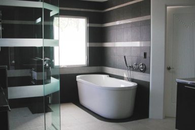 Black & white bathroom design