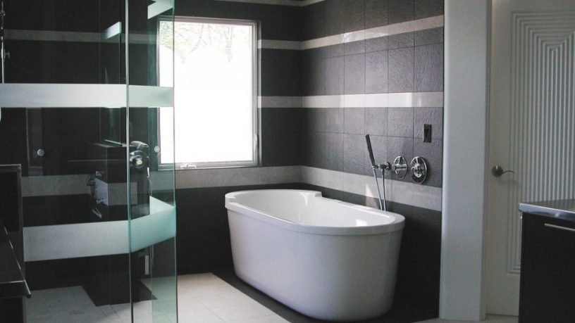 Black & white bathroom design
