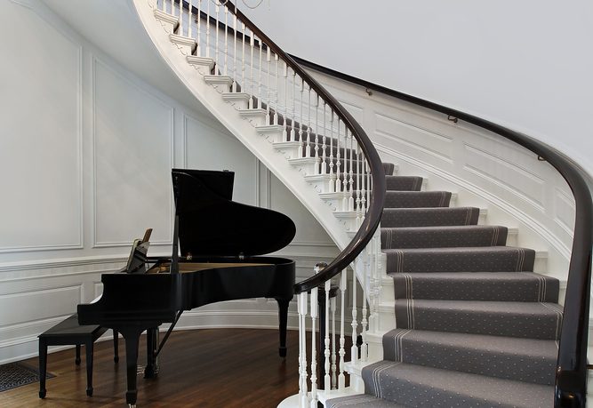 Wavy entry way with chandelier