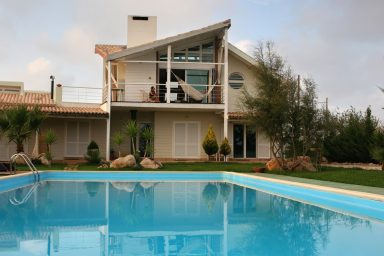 Rustic house with great pool